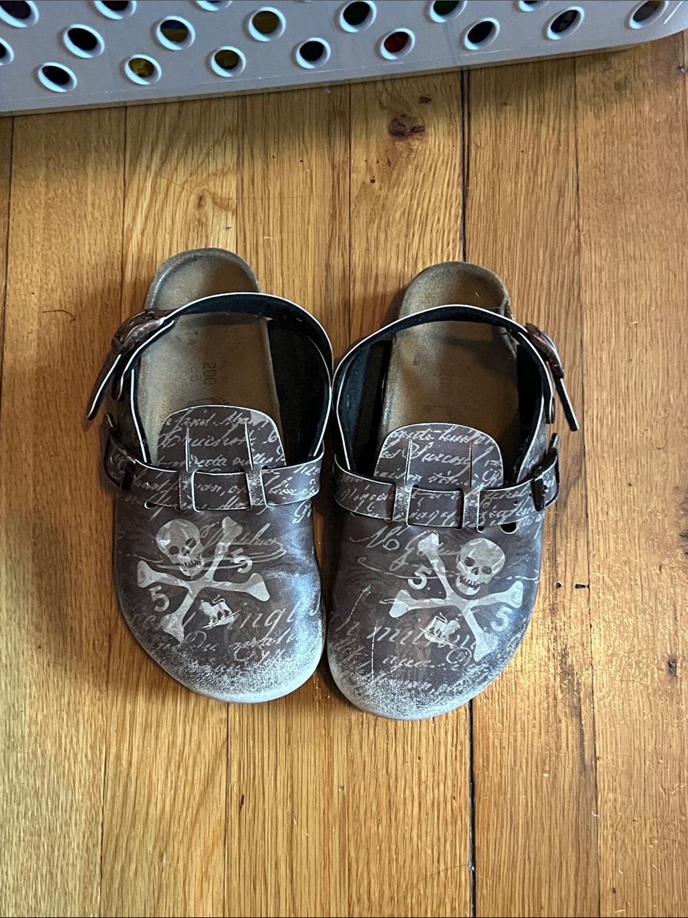 Kids pirate Birkenstock birki’s Brown Slip-On Clog Sandals with Buckle C13